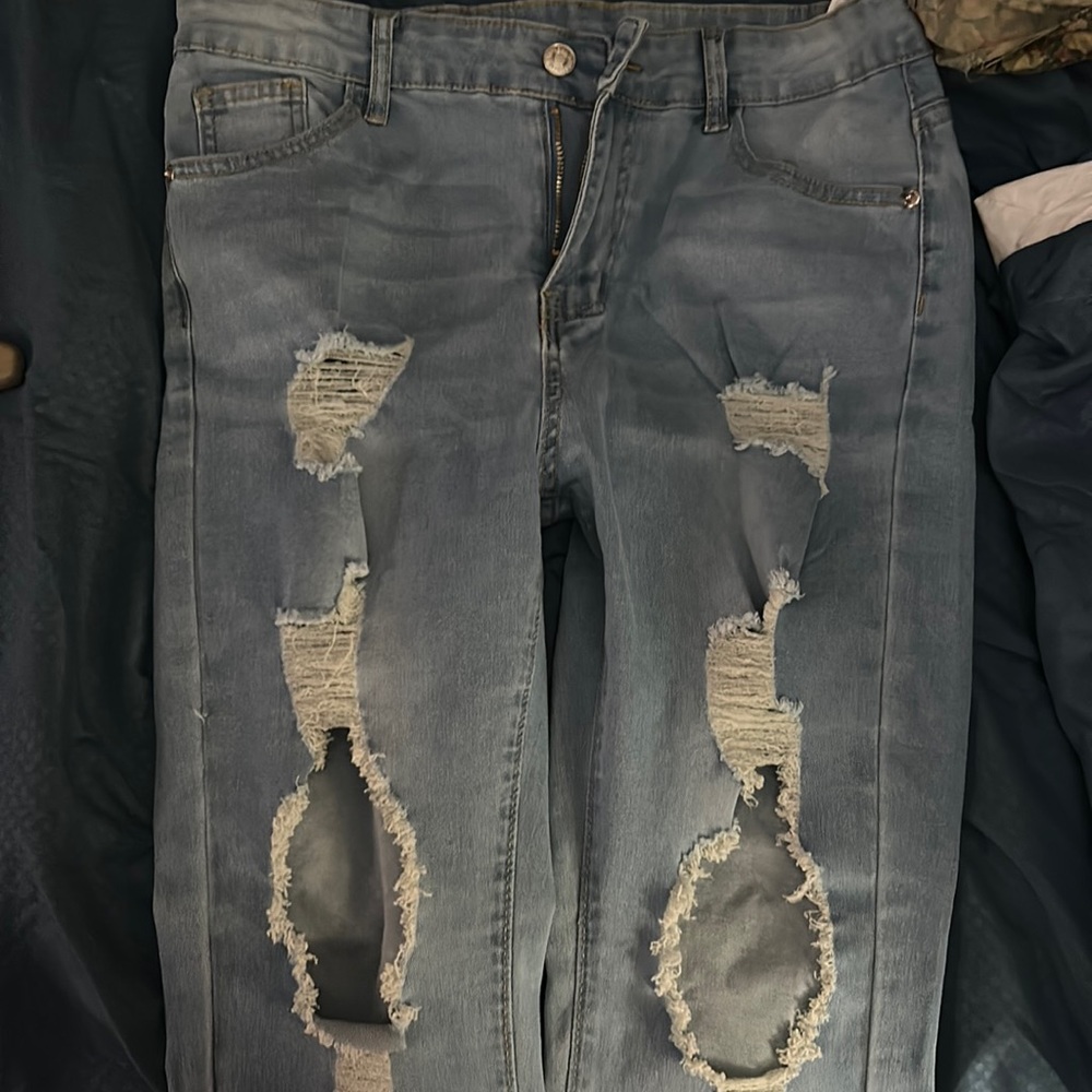these jeans are new i never worn them. They didn’t fit